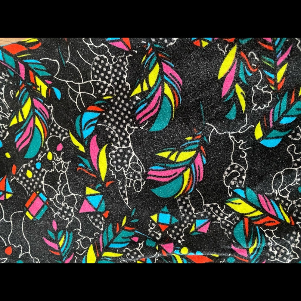 LuLaRoe Multicolored Feathers OS Leggings